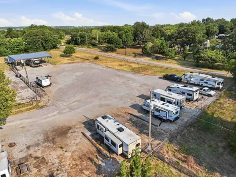 Charlie's Lakeside RV Park photo 2