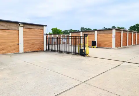 Storage Zone Self Storage and Business Centers in Avon Park, FL