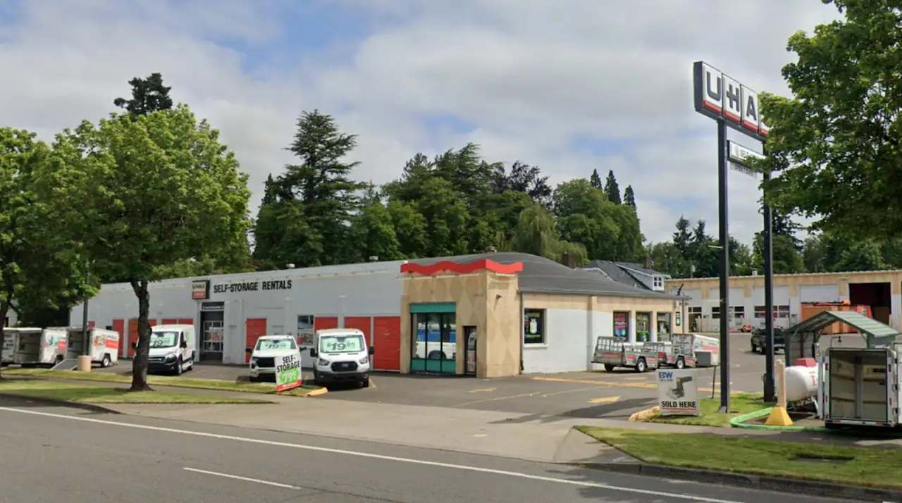 Self-Storage at U-Haul, RV storage in Milwaukie