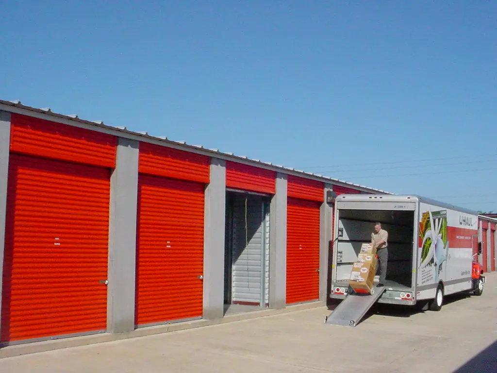 Self-Storage at U-Haul, RV storage in Largo
