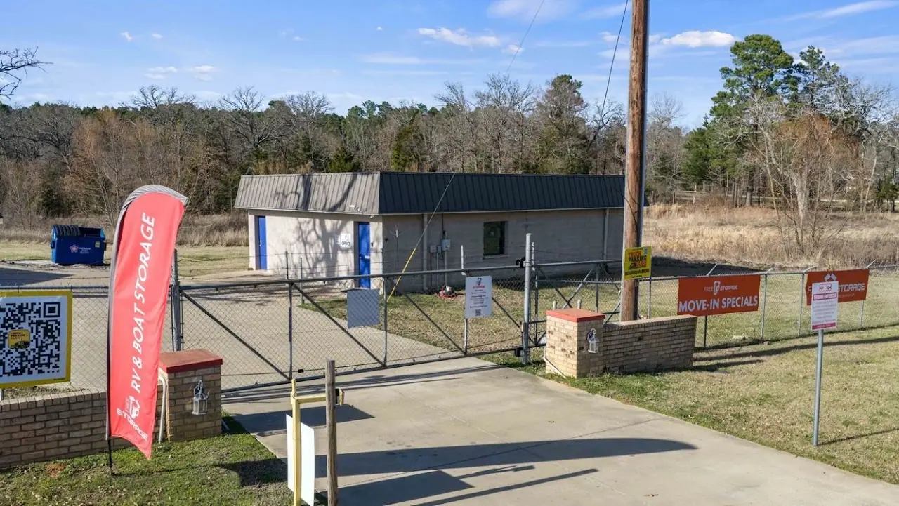 FreeUp Storage Flint, RV storage in Flint