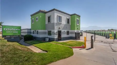 Extra Space Storage in Hemet, CA