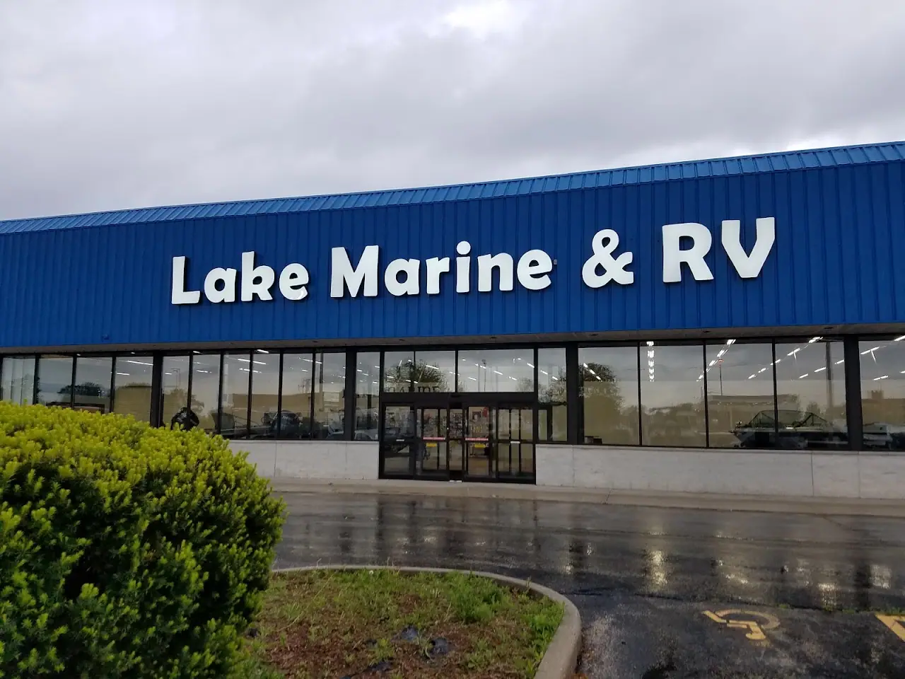 Lake Marine & RV, RV storage in Woodstock