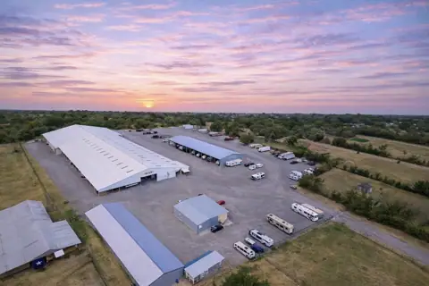 Longhorn State Storage in Burleson, TX