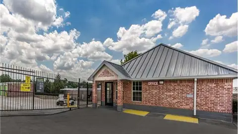 Extra Space Storage in Dallas, TX