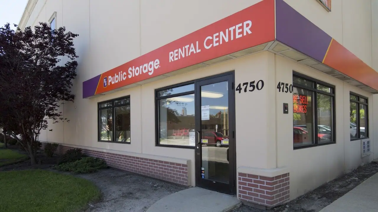 Public Storage, RV storage in Harwood Heights