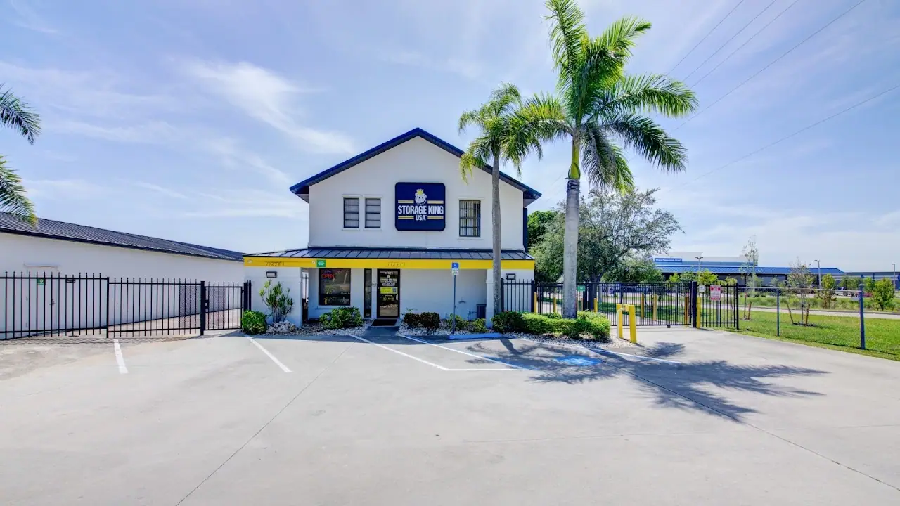 Storage King USA, RV storage in Fort Myers