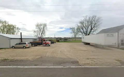 IN-16 RV Storage photo 2