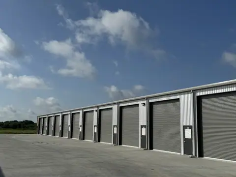 LUXE 20x50 Storage photo 2
