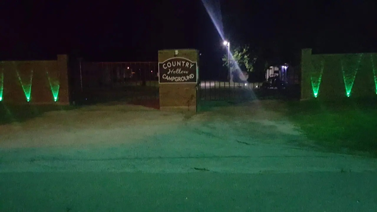Country Hollow RV Park & Campground, RV storage in Shawnee