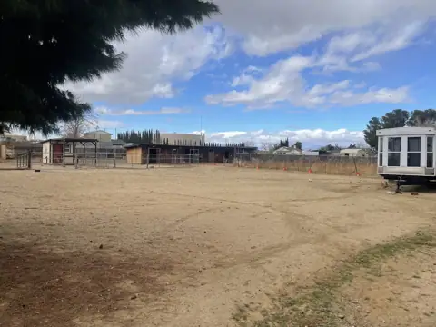 Avenue K-10 RV & Boat Storage in Quartz Hill, CA