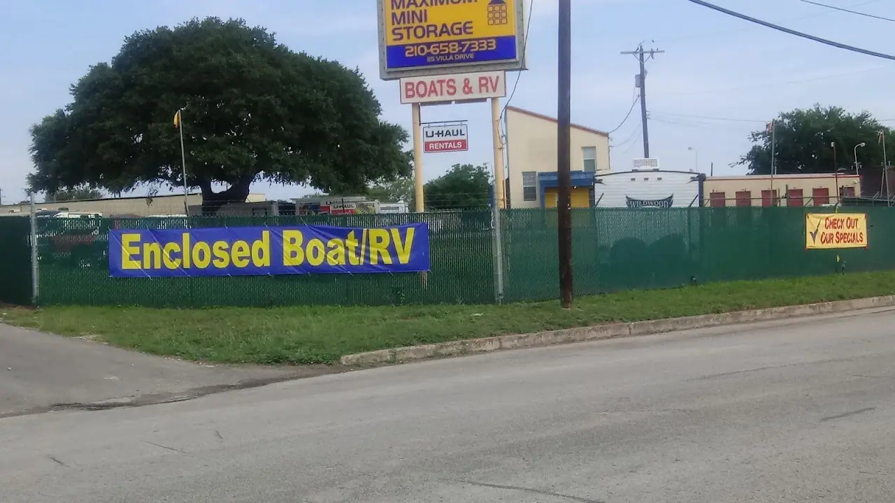 Maximum Mini Storage Pat Booker, RV storage in Universal City