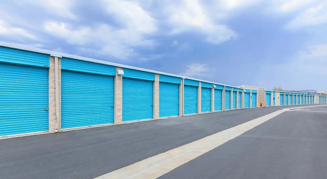 Sand Canyon RV & Self Storage, RV storage in Canyon Country