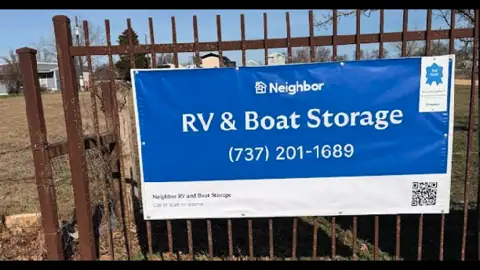 Neighbor RV and Boat Storage in Elgin, TX