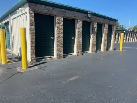 Cliffdale Safe Storage photo 2