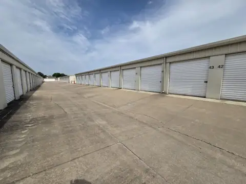 Select Self Storage photo 2