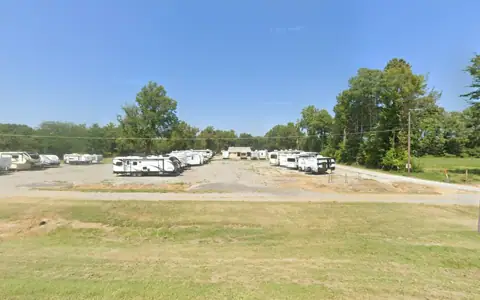 Petroff Road Outdoor Storage Benton, IL photo 3