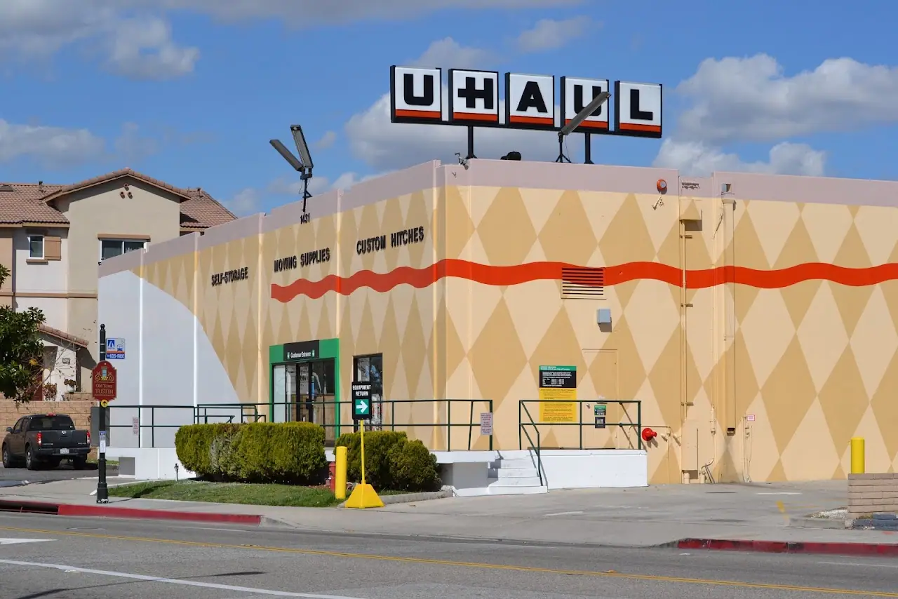 Self-Storage at U-Haul, RV storage in Tustin