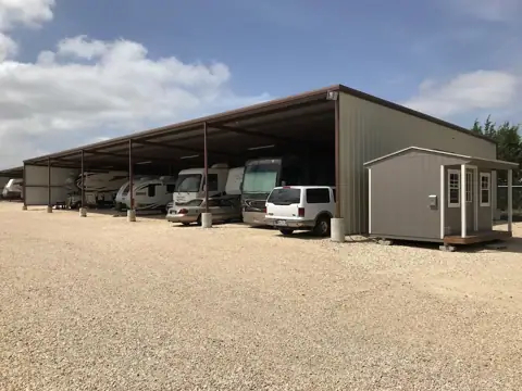J'nJ Rv Storage photo 2