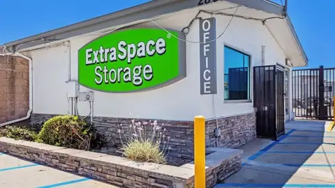 Extra Space Storage in Santa Ana, CA