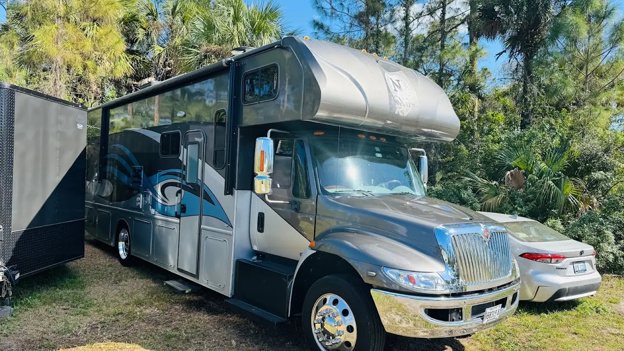 16th Ave NE Vehicle Storage, RV storage in Naples