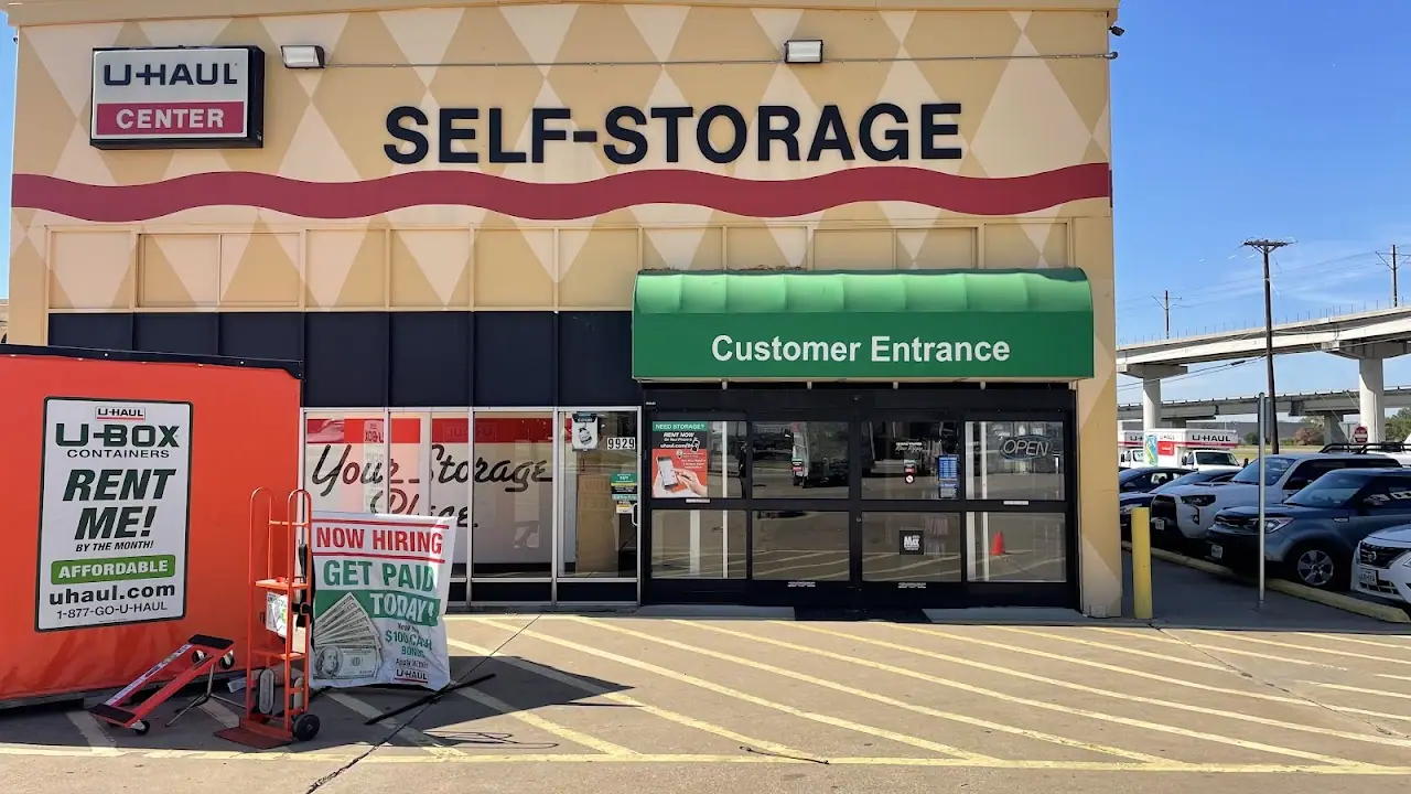 Self-Storage at U-Haul, RV storage in Dallas