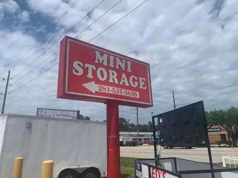 Champions Business Park Storage photo 2