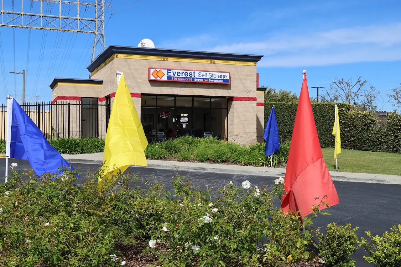 Everest Self Storage - El Segundo, RV storage in El Segundo