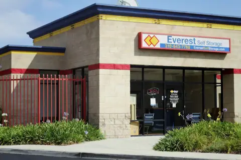 Everest Self Storage - El Segundo photo 2